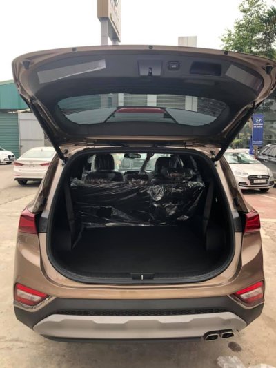 Khách hàng sắp sửa đón Hyundai Santa Fe 2019 'full option' về tay a5 Khách hàng sắp sửa đón Hyundai Santa Fe 2019 'full option' về tay a5.