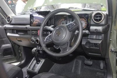 Suzuki Jimny trình làng tại Thái Lan, giá hơn 900 triệu đồng 15 Suzuki Jimny trình làng tại Thái Lan, giá hơn 900 triệu đồng 16