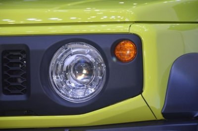 Suzuki Jimny trình làng tại Thái Lan, giá hơn 900 triệu đồng 10 Suzuki Jimny trình làng tại Thái Lan, giá hơn 900 triệu đồng 11