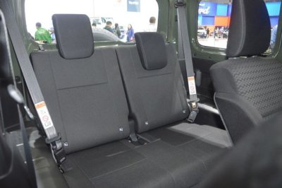 Suzuki Jimny trình làng tại Thái Lan, giá hơn 900 triệu đồng 17 Suzuki Jimny trình làng tại Thái Lan, giá hơn 900 triệu đồng 18