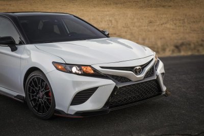 Toyota Camry trình làng phiên bản Black Sport V6 đậm chất thể thao 2 Toyota Camry trình làng phiên bản Black Sport V6 đậm chất thể thao 3