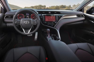 Toyota Camry trình làng phiên bản Black Sport V6 đậm chất thể thao 10 Toyota Camry trình làng phiên bản Black Sport V6 đậm chất thể thao 11