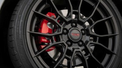 Toyota Camry trình làng phiên bản Black Sport V6 đậm chất thể thao 8 Toyota Camry trình làng phiên bản Black Sport V6 đậm chất thể thao 9