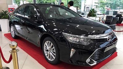 Đại lý cũng đang ra sức 'bán rẻ' Toyota Camry 2018 để đón phiên bản mới 2019 về nước a1