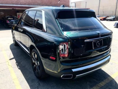 Đuôi xe Rolls-Royce Cullinan Đuôi xe Cullinan