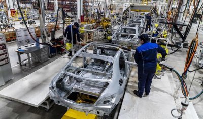 Quá trình lắp ráp mẫu sedan E-Class tại nhà máy Moscovia Quá trình lắp ráp mẫu sedan E-Class tại nhà máy Moscovia...
