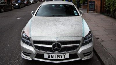 Mercedes-Benz CLS màu trắng cũng được nạm 1 triệu viên pha lê Mercedes-Benz CLS màu trắng