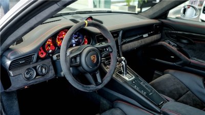 Bộ đôi Porsche 911 gần 40 tỷ được bàn giao cho đại gia đất Sài Thành 3 Bộ đôi Porsche 911 gần 40 tỷ được bàn giao cho đại gia đất Sài Thànhgkjh