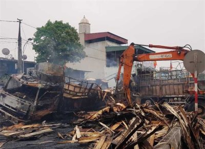 Va chạm mạnh, 2 ô tô bốc cháy, 2 người chết trên quốc lộ 1A 7 Va chạm mạnh, 2 ô tô bốc cháy, 2 người chết trên quốc lộ 1A7dfghfg