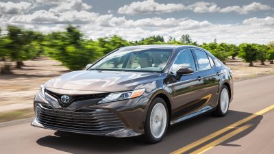 3 mẫu xe ‘hot’ nhất trong 10 năm qua nhờ cải tiến tốt a1 Toyota Camry 2019