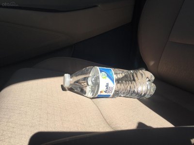 10 thứ không nên bỏ quên trong xe ngày nắng nóng.