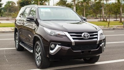 Toyota Fortuner vẫn thống trị phân khúc SUV 7 chỗ tháng 3 a1