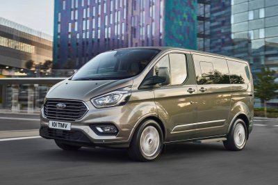 Bắt gặp Ford Tourneo chạy thử tại Việt Nam, chuẩn bị ra mắt? 3 Bắt gặp Ford Tourneo chạy thử tại Việt Nam, chuẩn bị ra mắt?dfg