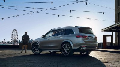 Mercedes-Benz GLS-Class 2020 - ảnh 5 Mercedes-Benz GLS-Class 2020 - góc 3/4 đuôi xe 2