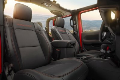 Jeep Gladiator 2020 chuẩn bị được bán ra vào hè năm nay, cạnh tranh với Ford Ranger 17 Jeep Gladiator 2020 chuẩn bị được bán ra vào hè năm nay, cạnh tranh với Ford Rangerfgj