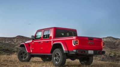 Jeep Gladiator 2020 chuẩn bị được bán ra vào hè năm nay, cạnh tranh với Ford Ranger 2 Jeep Gladiator 2020 chuẩn bị được bán ra vào hè năm nay, cạnh tranh với Ford Rangersdrg