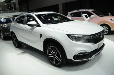 Hết nhái Range Rover, xe Trung Quốc Landwind lại "đạo" Mercedes GLA Hết nhái Range Rover, xe Trung Quốc Landwind lại "đạo" Mercedes GLA.