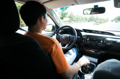 Nguy hiểm khi lái xe ô tô dưới trời nắng nóng Nguy hiểm khi lái xe ô tô