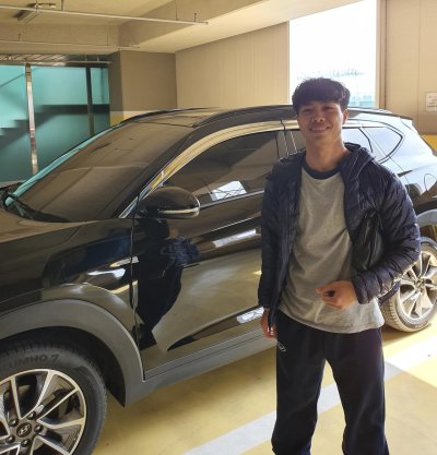 Công Phượng vừa nhận được một chiếc Hyundai Tucson tại Hàn Công Phượng vừa nhận được một chiếc Hyundai Tucson