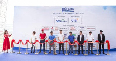 Sáng nay, Hội chợ Oto.com.vn lần đầu tiên chính thức khai mạc tại Sân vận động Quân khu 7 Sáng nay, Hội chợ Oto.com.vn lần đầu tiên chính thức khai mạc tại Sân vận động Quân khu 7.