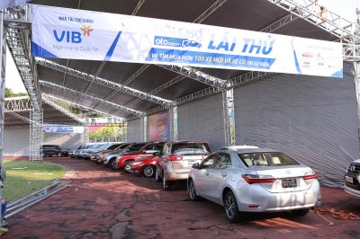 Sáng nay, Hội chợ Oto.com.vn lần đầu tiên chính thức khai mạc tại Sân vận động Quân khu 7 - Ảnh 1 Sáng nay, Hội chợ Oto.com.vn lần đầu tiên chính thức khai mạc tại Sân vận động Quân khu 7 - Ảnh 1.