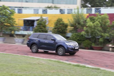 Khách lái thử Nissan Terra tại Hội chợ Oto.com.vn 2019