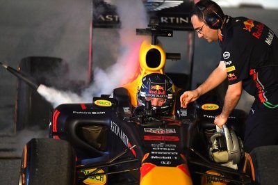 Cận cảnh màn biểu diễn tốc độ của David Coulthard và đội đua Red Bull 7 Cận cảnh màn biểu diễn tốc độ 7