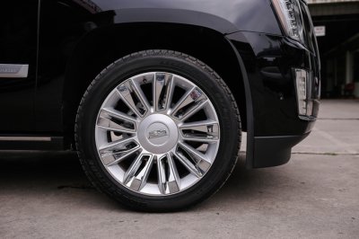 Cadillac Escalade ESV 2019 nhập khẩu tư nhân vào Việt Nam giá hơn 10 tỷ đồng - Ảnh 4 Cadillac Escalade ESV 2019 nhập khẩu tư nhân vào Việt Nam giá hơn 10 tỷ đồng - Ảnh 4.