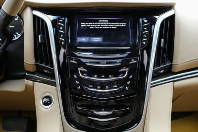 Cadillac Escalade ESV 2019 nhập khẩu tư nhân vào Việt Nam giá hơn 10 tỷ đồng - Ảnh 9 Cadillac Escalade ESV 2019 nhập khẩu tư nhân vào Việt Nam giá hơn 10 tỷ đồng - Ảnh 9.