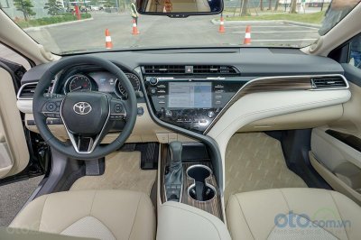 Lộ bảng giá "lạc" khi mua Toyota Camry 2019 a3