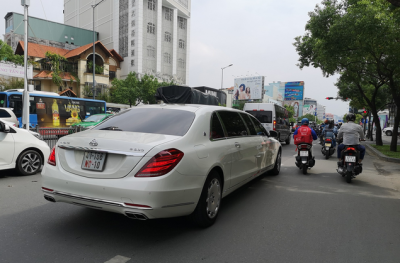 Mercedes-Maybach S600 Pullman mang biển "ngoại giao" tại TP Hồ Chí Minh Mercedes-Maybach S600 Pullman mang biển "ngoại giao" tại TP Hồ Chí Minh...