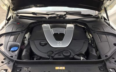 Khoang động cơ Mercedes-Maybach S600 Pullman Khoang động cơ Mercedes-Maybach S600 Pullman...