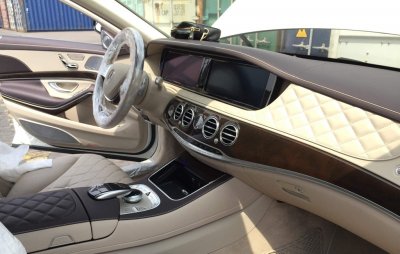 Khoang lái Mercedes-Maybach S600 Pullman Khoang lái Mercedes-Maybach S600 Pullman...
