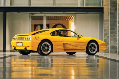 Siêu lòng trước Ferrari 348 mang phong cách độc lạ nhất thế giới 5 Siêu lòng trước Ferrari 348 mang phong cách độc lạ nhất thế giới5a