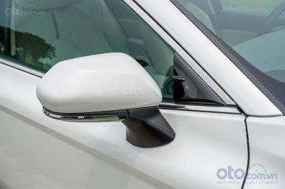 Toyota Camry 2.0G 2019: Gương chiếu hậu tích hợp dải xi nhan LED Toyota Camry 2.0G 2019: Gương chiếu hậu tích hợp dải xi nhan LED.