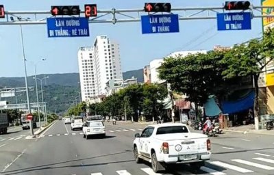 Đoàn xe của Trung Nguyên vượt đèn đỏ ở Đà Nẵng Đoàn xe của Trung Nguyên vượt đèn đỏ ở Đà Nẵng...