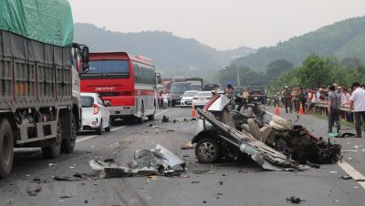 Một vụ tai nạn giao thông từng xảy ra trên tuyến đường cao tốc Hà Nội - Hòa Bình Một vụ tai nạn giao thông từng xảy ra trên tuyến đường cao tốc Hà Nội - Hòa Bình...