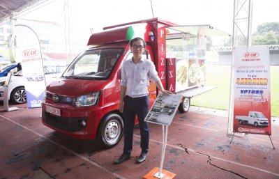 Cận cảnh không khí náo nhiệt ngày đầu tiên tại Hội chợ Oto.com.vn - Ảnh 11 Cận cảnh không khí náo nhiệt ngày đầu tiên tại Hội chợ Oto.com.vn - Ảnh 11.