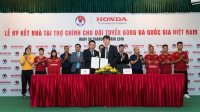 Họp báo công bố nhà tài trợ chính của các đội tuyển bóng đá Việt Nam Họp báo công bố nhà tài trợ chính