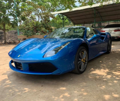Ferrari 488 Spider thứ 2 có màu xanh dương Ferrari 488 Spider thứ 2