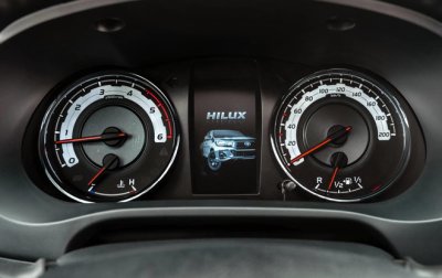 Toyota Hilux 2019 có phiên bản đặc biệt mới a6 Màn hình thông tin xe Toyota Hilux 2019 bản đặc biệt
