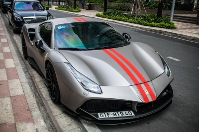 “Siêu ngựa” Ferrari 488 SVR độc nhất Việt Nam thay “áo mới” 1 “Siêu ngựa” Ferrari 488 SVR độc nhất Việt Nam thay “áo mới”