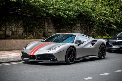 “Siêu ngựa” Ferrari 488 SVR độc nhất Việt Nam thay “áo mới” 3 “Siêu ngựa” Ferrari 488 SVR độc nhất Việt Nam thay “áo mới”3a