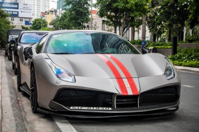 “Siêu ngựa” Ferrari 488 SVR độc nhất Việt Nam thay “áo mới” 3 “Siêu ngựa” Ferrari 488 SVR độc nhất Việt Nam thay “áo mới”3a