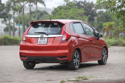 Mua Honda Jazz nhận ngay quà tặng 44 triệu đồng a2 Ảnh chụp ngoại thất Honda Jazz 2019 màu đỏ a2