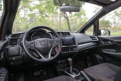 Mua Honda Jazz nhận ngay quà tặng 44 triệu đồng a1 Ảnh chụp nội thất Honda Jazz 2019 màu đỏ