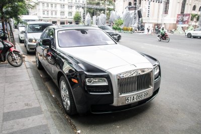 “Chộp” ngay ảnh Rolls-Royce Ghost của nhà chồng Tăng Thanh Hà tái xuất trên phố 1 “Chộp” ngay ảnh Rolls-Royce Ghost của nhà chồng Tăng Thanh Hà tái xuất trên phố