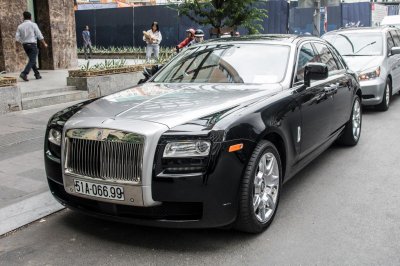 “Chộp” ngay ảnh Rolls-Royce Ghost của nhà chồng Tăng Thanh Hà tái xuất trên phố 4 “Chộp” ngay ảnh Rolls-Royce Ghost của nhà chồng Tăng Thanh Hà tái xuất trên phố4a