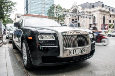 “Chộp” ngay ảnh Rolls-Royce Ghost của nhà chồng Tăng Thanh Hà tái xuất trên phố 3 “Chộp” ngay ảnh Rolls-Royce Ghost của nhà chồng Tăng Thanh Hà tái xuất trên phố3a