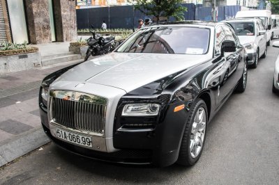 “Chộp” ngay ảnh Rolls-Royce Ghost của nhà chồng Tăng Thanh Hà tái xuất trên phố 5 “Chộp” ngay ảnh Rolls-Royce Ghost của nhà chồng Tăng Thanh Hà tái xuất trên phố5a